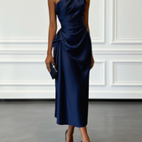 Caille - ärmelloses Satin-Midikleid in Champagner mit Rüschen, einseitig schulterfrei