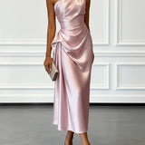 Caille - ärmelloses Satin-Midikleid in Champagner mit Rüschen, einseitig schulterfrei