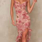Rose - figurbetontes Midikleid in Rosé mit Blumenmuster, Raffung und Rüschensaum