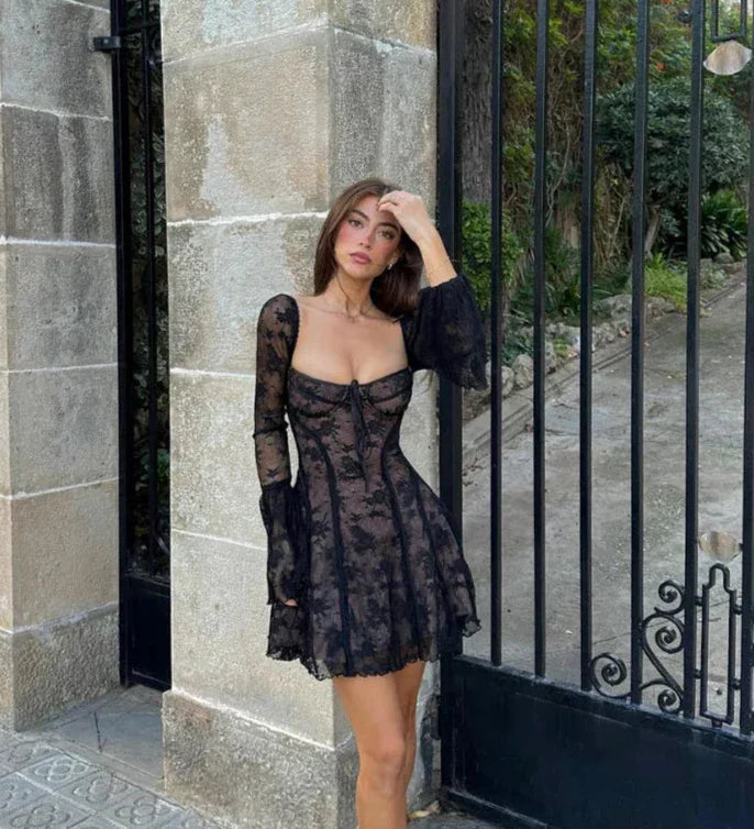 Mabel - Spitzen-Minikleid mit langen Ärmeln