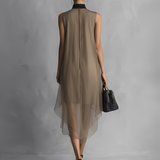 Beatrice - leichtes ärmelloses Chiffonkleid in Khaki und Braun