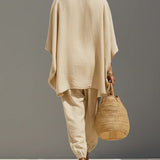 Caroline - Set aus asymmetrischem Top und Jogger-Hose in Khaki