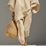 Caroline - Set aus asymmetrischem Top und Jogger-Hose in Khaki