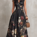 Rosie - schwarzes plissiertes Satin-Midikleid mit Blumenmuster und Keyhole-Kragen