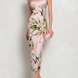 Amber - rosa Satin-Midikleid mit Blumenmuster und eckigem Ausschnitt